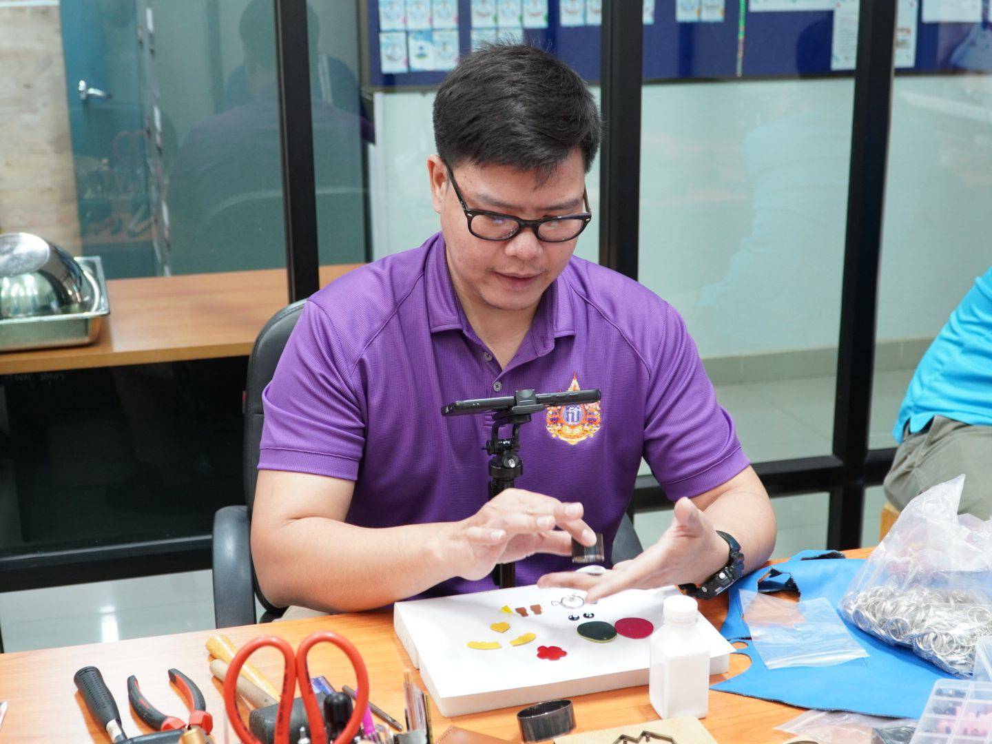 The Pathum Thani Provincial Administrative Organization organized a KM activity on the processing of leather products.2