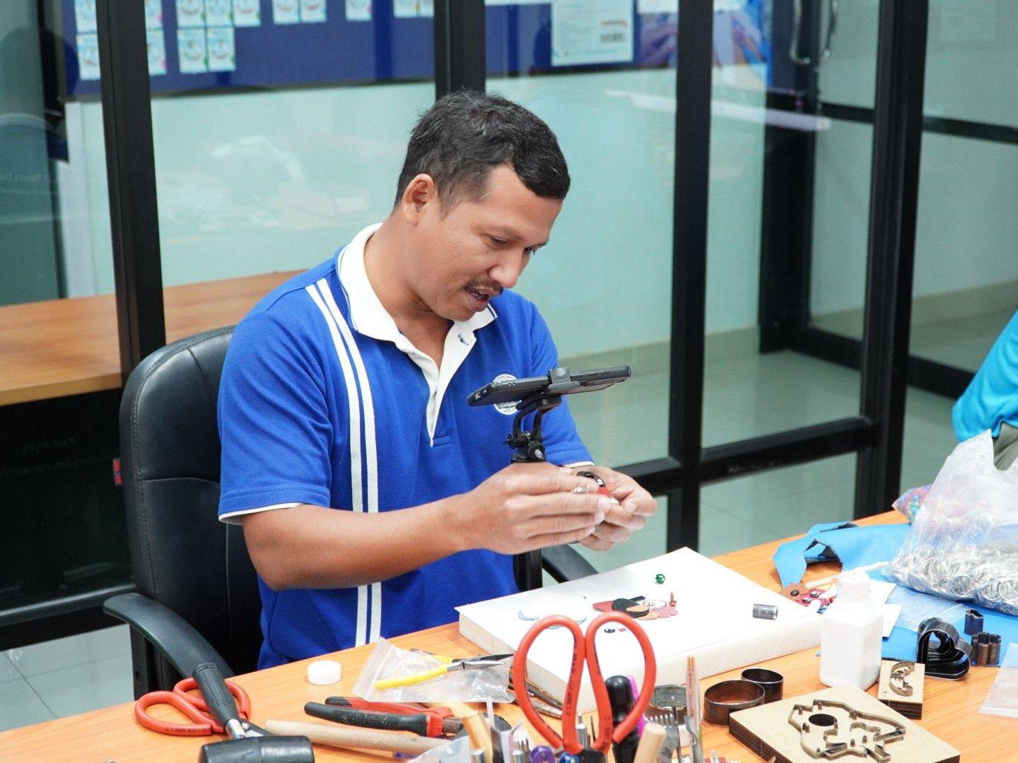 The Pathum Thani Provincial Administrative Organization organized a KM activity on the processing of leather products.3