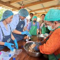 ศผส. ปทุมธานี เป็นวิทยากรฝึกอบรมเกษตรกรเชิงปฏิบัติการโครงการปศุสัตว์อินทรีย์ ในพื้นที่จังหวัดเพชรบุรี